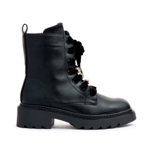 Črni bulerji iz umetnega usnja