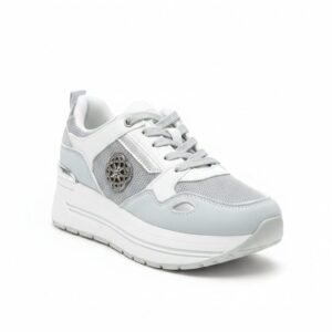 Bele modne superge z belo-srebrnimi detajli