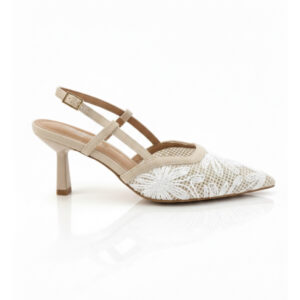 Modne petke z detajlom belih rož