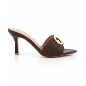 Rjavi pleteni sandali s peto