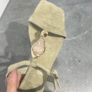 Svetlo zeleni sandali s kamni